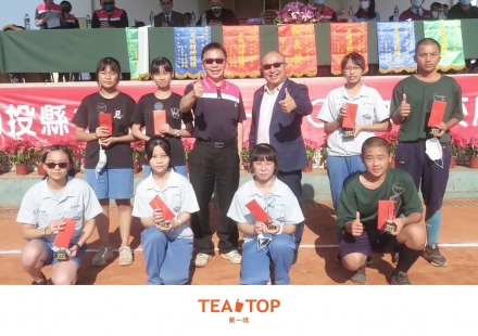 TEA TOP頒發獎學金囉！